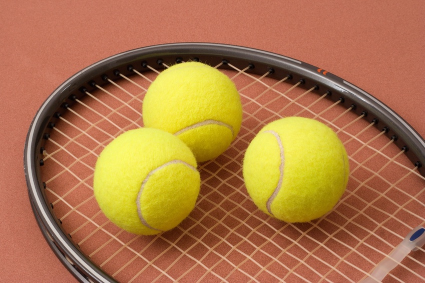 raquette et balles de tennis2